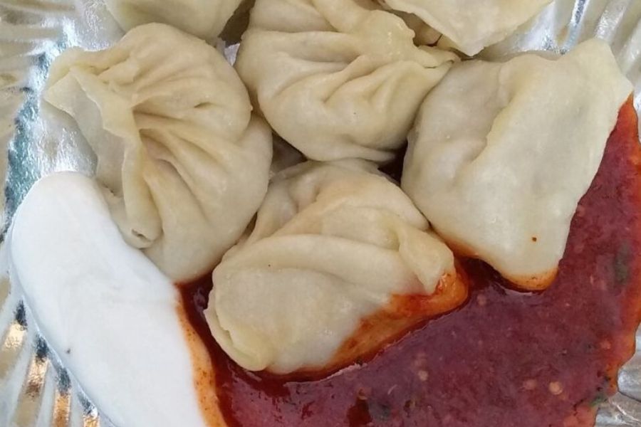 Boy gives gold jewellery from home to vendors to eat momos