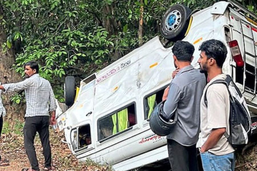 charmadi-ghat-accident-tt-vehicle-overturns