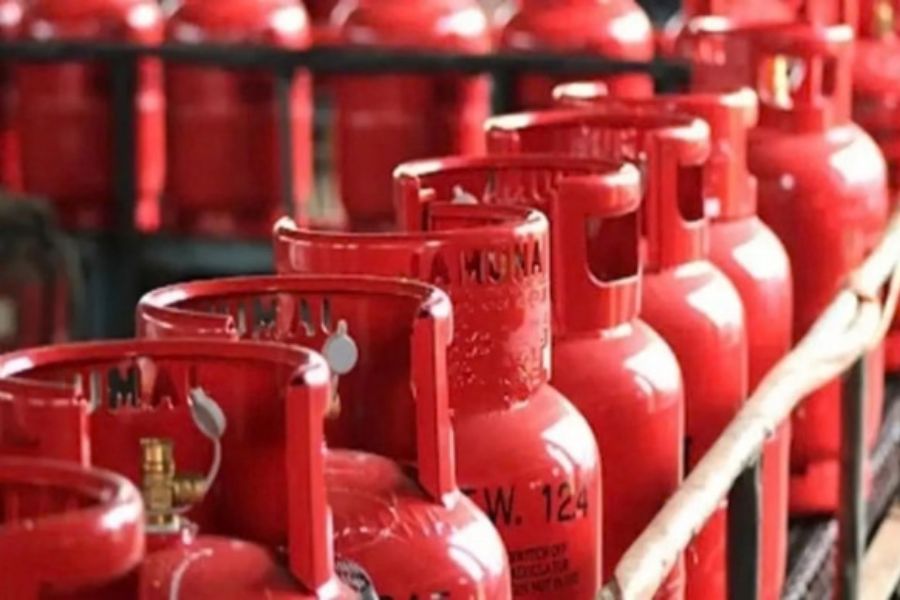 dakshina-kannada-lpg-supply-no-shortage-dc-darshan